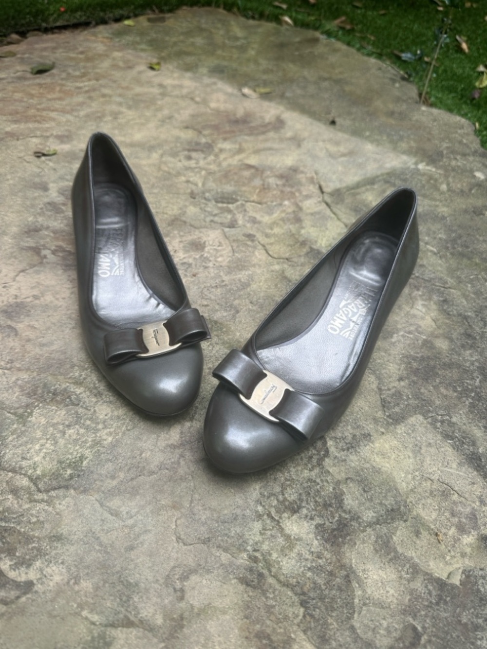 Salvatore Ferragamo Vera Pumps size 8